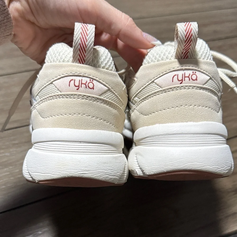 Women’s Ryka Skyrise Water Repellent Athletic Sneakers size 9